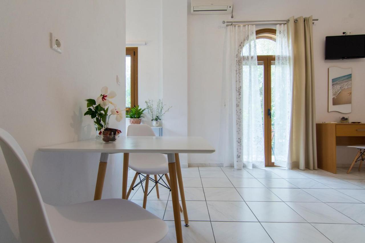 Natsios Apartments Vlachopoulatika Ngoại thất bức ảnh